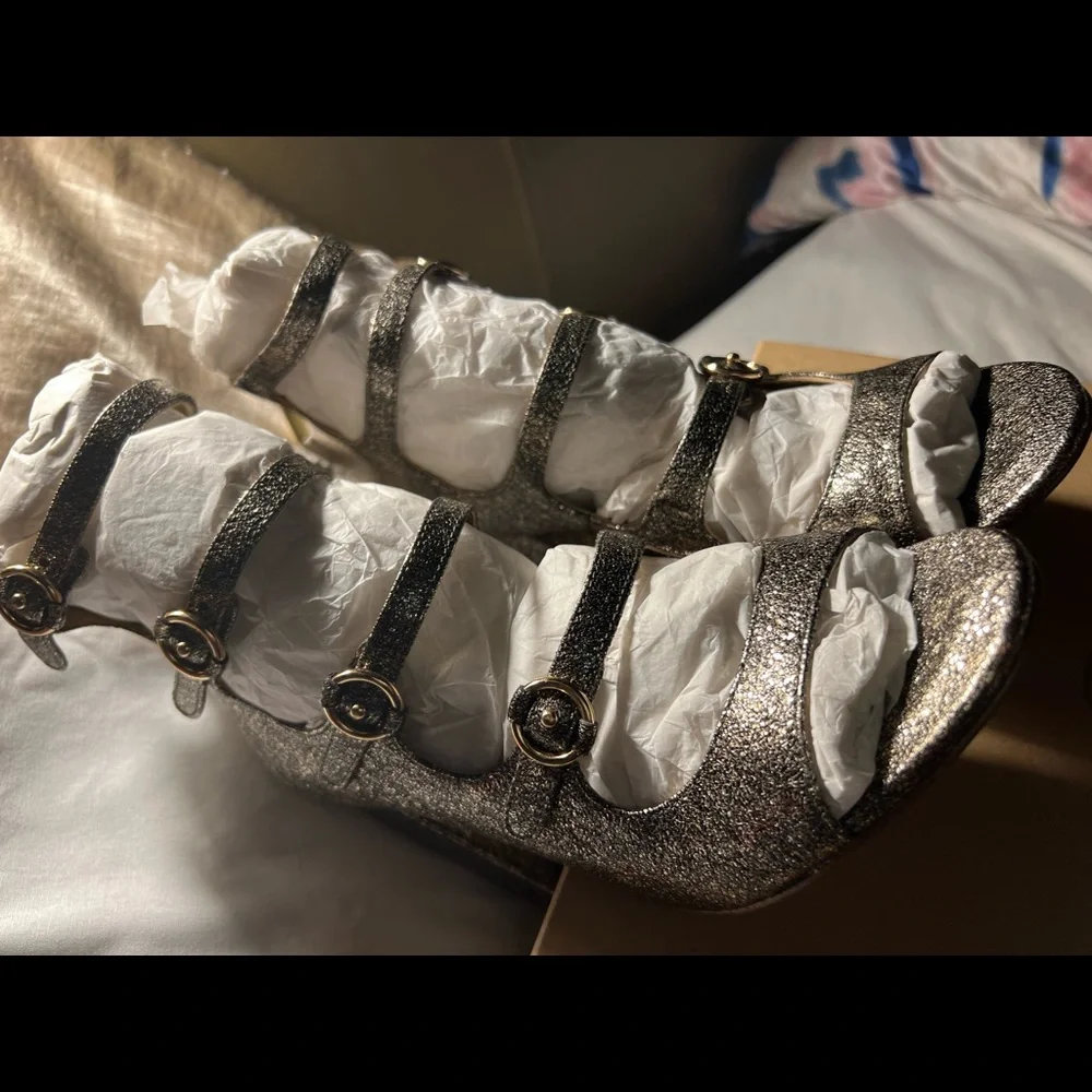 Size 6 1/2 Josie leather gold heels - Picture 8 of 16